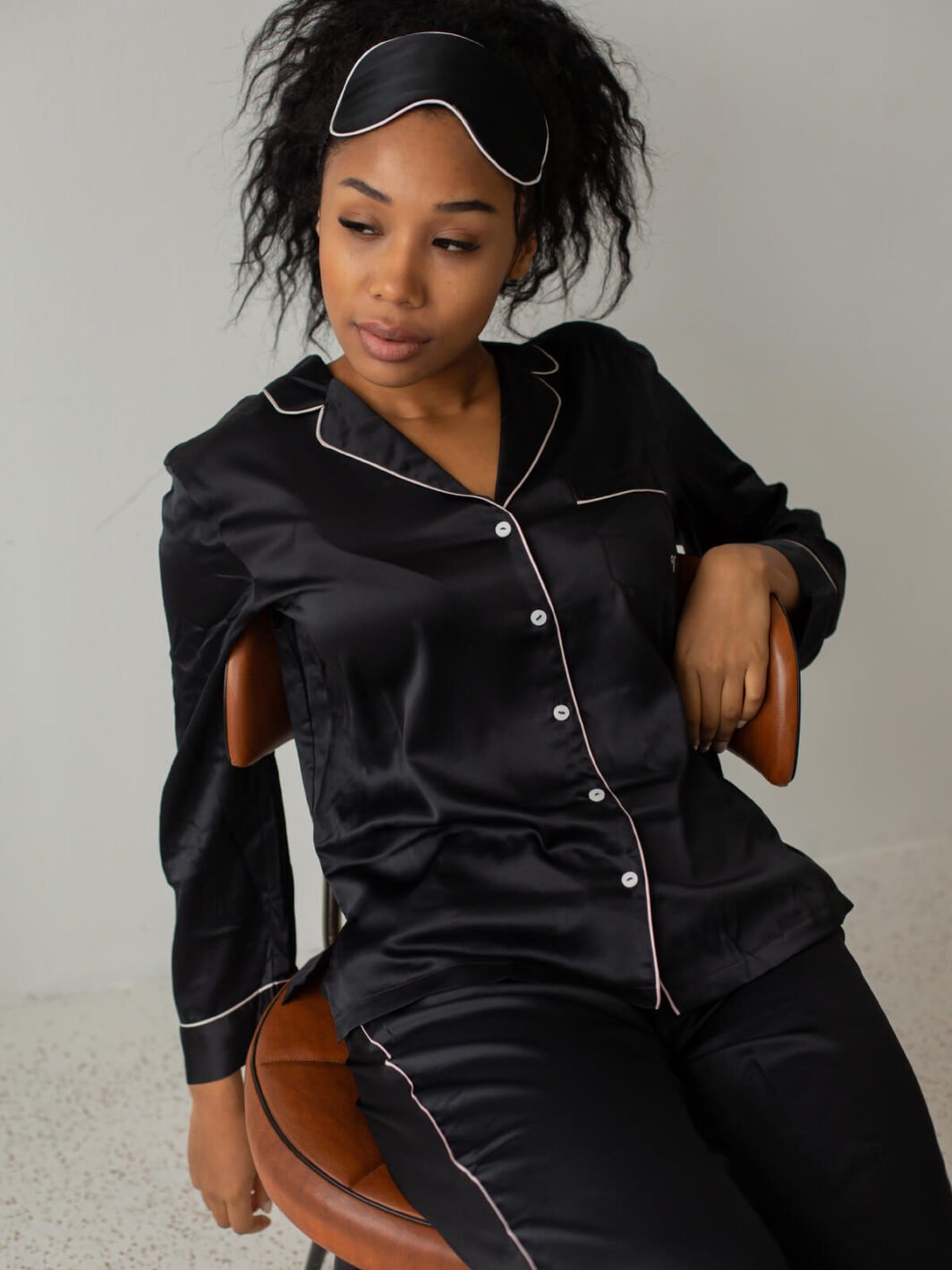 Black buttoned pyjama